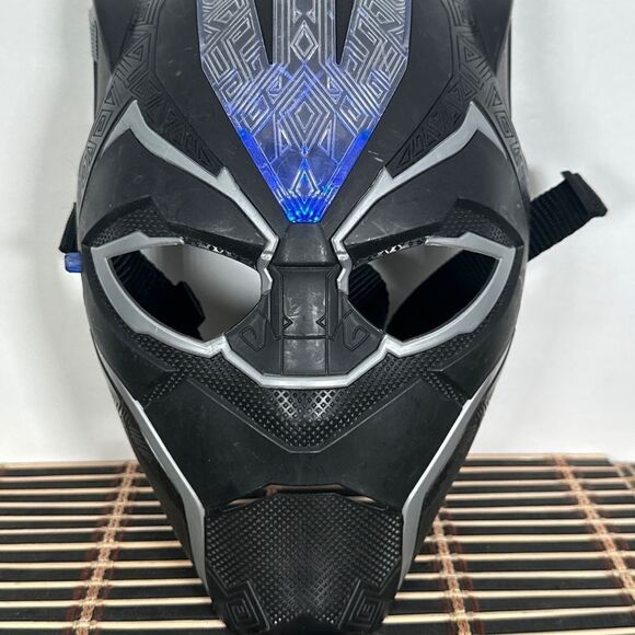 Marvel Avengers Black Panther Vibranium Power FX Light Up Mask Cosplay Costume. - Picture 2 of 9